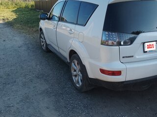 2010 Mitsubishi Outlander II Рестайлинг, белый, 1040000 рублей, вид 3