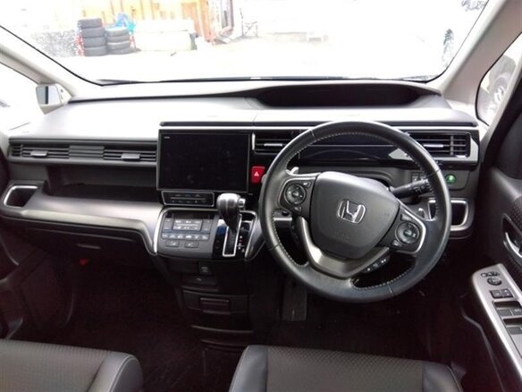 2017 Honda Stepwgn Spada V Рестайлинг, чёрный, 2390000 рублей - вид 16