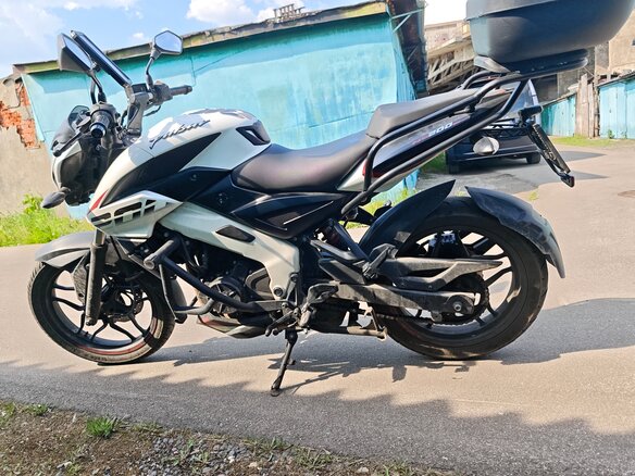 2022 Bajaj Pulsar NS 200, белый, 180000 рублей - вид 1
