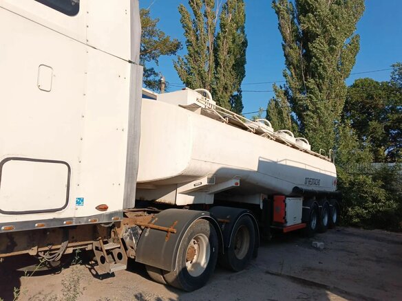 2003 Freightliner Columbia, белый, 1000000 рублей - вид 2