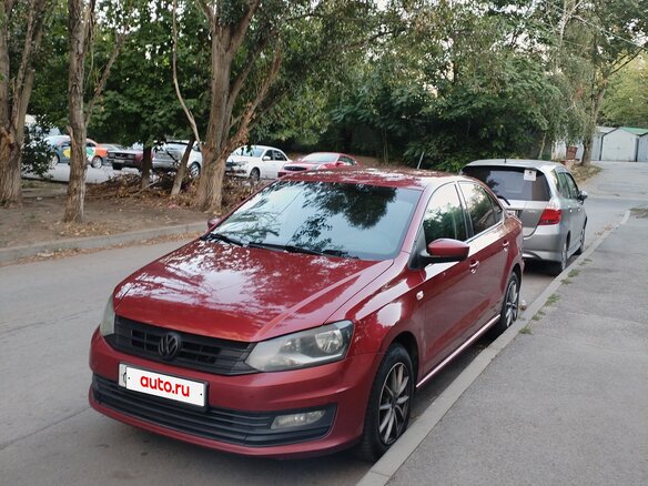 2016 Volkswagen Polo V Рестайлинг, красный, 870000 рублей