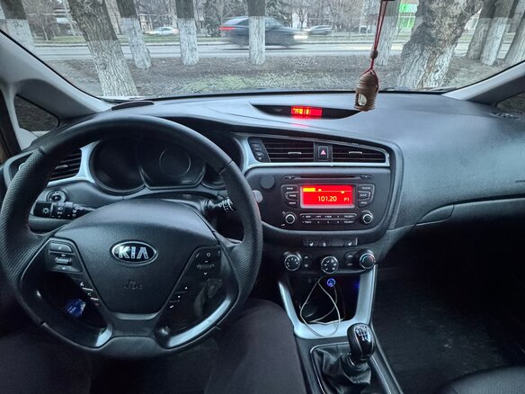 2015 Kia Ceed II Рестайлинг, коричневый, 920000 рублей - вид 19
