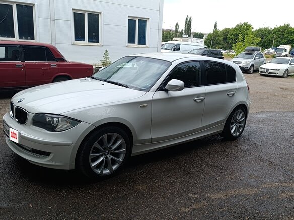 2010 BMW 1 серии 116i I (E81/E82/E87/E88) Рестайлинг, белый, 824000 рублей