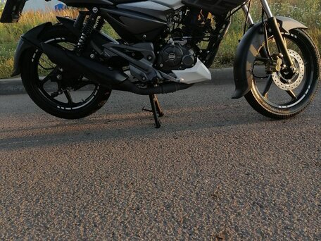 2023 Bajaj Pulsar 125, белый, 177000 рублей, вид 3