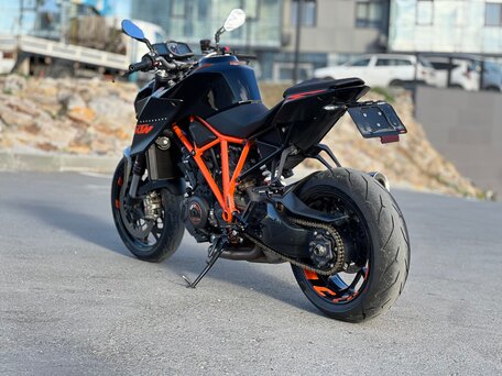 2017 KTM 1290 Super Duke R, чёрный, 750000 рублей, вид 5