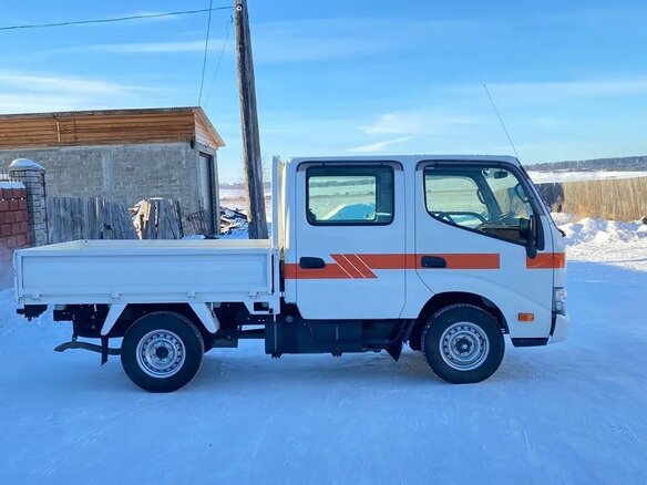 2017 Toyota Dyna, белый, 3497000 рублей - вид 1