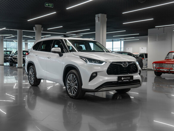 2026 Toyota Highlander IV (XU70), белый - вид 2