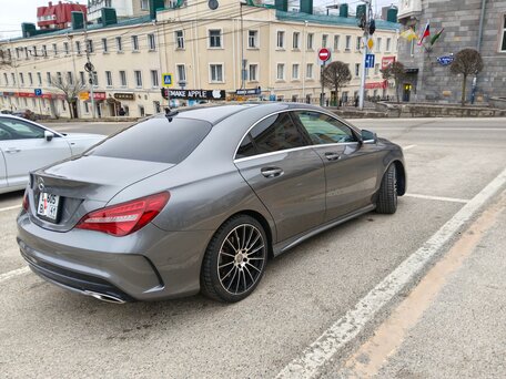 2018 Mercedes-Benz CLA 180 I (C117, X117) Рестайлинг, серый, 2100000 рублей, вид 4