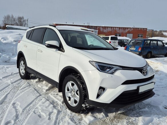 2018 Toyota RAV4 IV (XA40) Рестайлинг, белый, 2360000 рублей - вид 7
