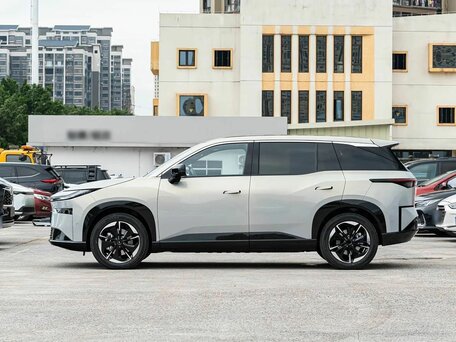 2026 Toyota bZ3X 58.3 kWh, серебристый, 3080000 рублей, вид 3
