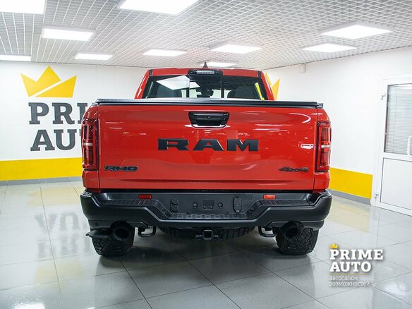 2025 Ram 1500 RHO V Рестайлинг, красный - вид 4