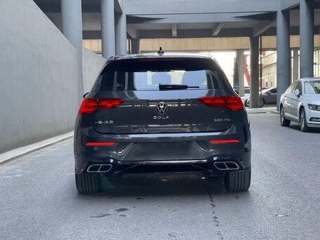 2022 Volkswagen Golf VIII, чёрный, 1884000 рублей, вид 5