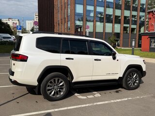 2022 Toyota Land Cruiser 300 Series, белый, 12500000 рублей, вид 5