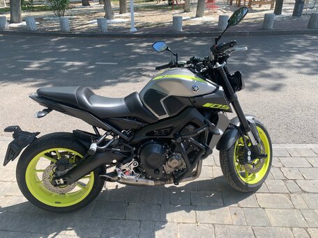 2017 Yamaha MT-09 (FZ-09), серый, 920000 рублей, вид 4
