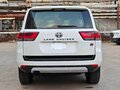 2022 Toyota Land Cruiser 300 Series, белый, 11548000 рублей - вид 2
