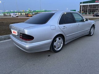 2001 Mercedes-Benz E-Класс 200 II (W210, S210) Рестайлинг, серебристый, 330000 рублей, вид 4
