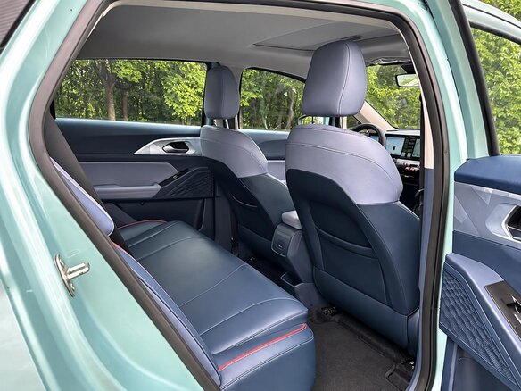 2025 Geely Geometry E 39.4 kWh, зелёный, 1335000 рублей - вид 15