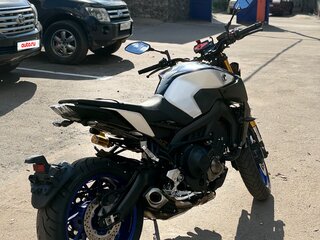 2019 Yamaha MT-09 (FZ-09), серебристый, 980000 рублей, вид 3