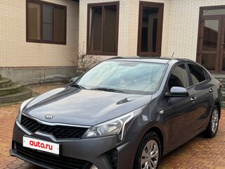 2021 Kia Rio IV Рестайлинг, серый, 1570000 рублей, вид 1