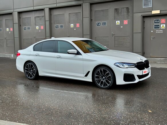 2017 BMW 5 серии 520d VII (G30/G31/G38), белый, 2650000 рублей