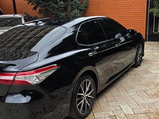 2018 Toyota Camry VIII (XV70), чёрный, 2710000 рублей, вид 3