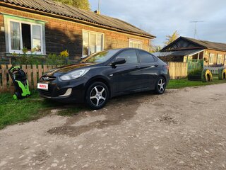 2013 Hyundai Solaris I, чёрный, 700000 рублей, вид 2