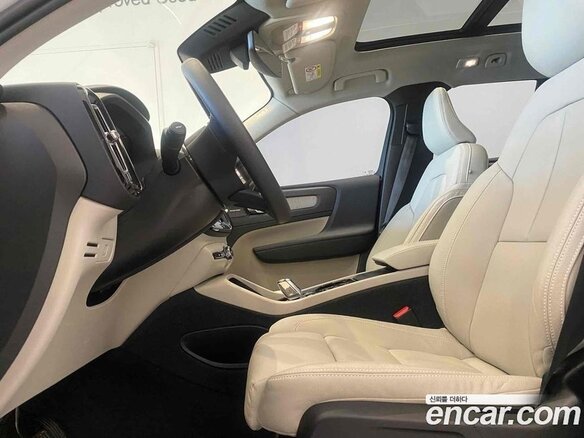 2025 Volvo XC40 I Рестайлинг, белый, 5290000 рублей - вид 6