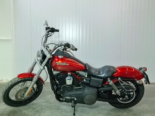 2010 Harley-Davidson Street Bob, красный, 749000 рублей, вид 1