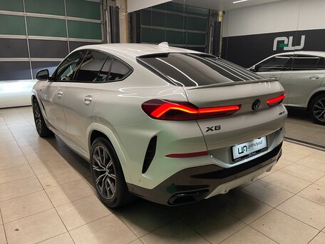 2021 BMW X6 40i III (G06), белый, 6300000 рублей, вид 4