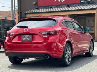 2017 Mazda Axela III Рестайлинг, красный, 980000 рублей, вид 4