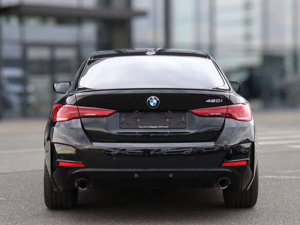 2025 BMW 4 серии 420i G22, G23, G26 Рестайлинг, чёрный - вид 5