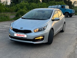 2016 Kia Ceed II Рестайлинг, серебристый, 1300000 рублей, вид 2