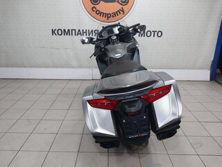 2018 Honda GL 1800 Gold Wing, серый, 1990000 рублей, вид 4