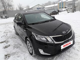 2012 Kia Rio 5-speed III, чёрный, 900000 рублей, вид 4