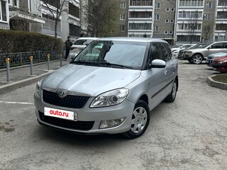 2011 Skoda Fabia II Рестайлинг, серебристый, 700000 рублей, вид 1