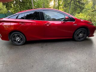 2018 Toyota Prius PHV ZVW52 Prime IV (XW50), красный, 2105000 рублей, вид 4