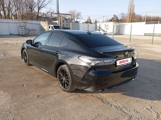 2022 Toyota Camry VIII (XV70) Рестайлинг, чёрный, 2466105 рублей, вид 4