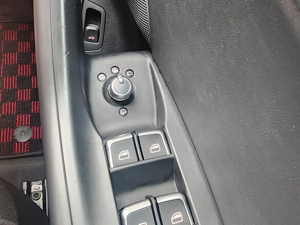 2015 Audi Q3 I (8U) Рестайлинг, красный, 2100000 рублей - вид 13