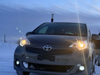 2015 Toyota Ractis II, коричневый, 950000 рублей, вид 3