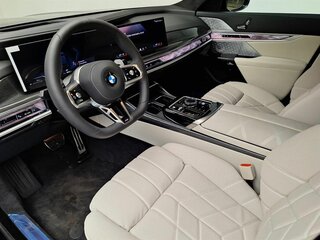 2025 BMW 7 серии 760i xDrive VII (G70), чёрный, 27000000 рублей, вид 5