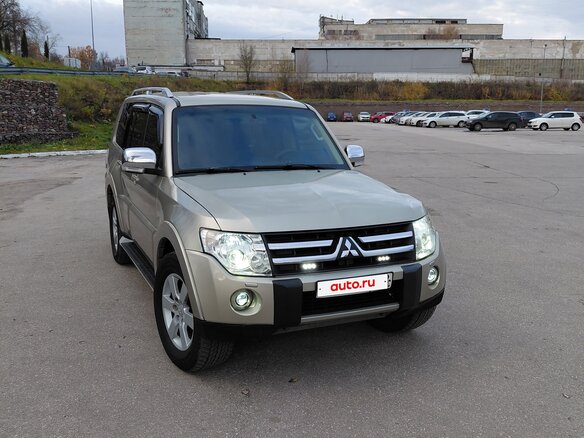 2008 Mitsubishi Pajero IV, бежевый, 1620000 рублей - вид 4
