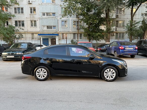 2017 Kia Rio IV, чёрный, 1199000 рублей - вид 5