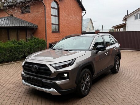 2024 Toyota RAV4 V (XA50), коричневый, 3500505 рублей, вид 1