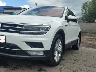 2017 Volkswagen Tiguan II, белый, 2490000 рублей, вид 3