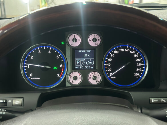 2010 Lexus LX 570 III, белый, 3400000 рублей - вид 32