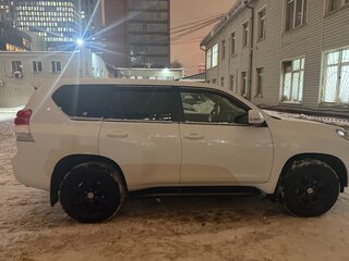 2013 Toyota Land Cruiser Prado 150 Series Рестайлинг 1, белый, 3299999 рублей, вид 2