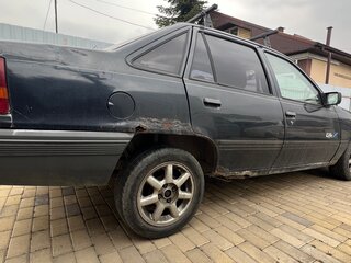 1990 Opel Kadett 4-speed E Рестайлинг, чёрный, 55000 рублей, вид 4