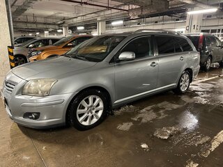 2007 Toyota Avensis II Рестайлинг, серебристый, 700000 рублей, вид 1