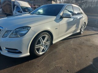 2011 Mercedes-Benz E-Класс 200 7G-Tronic IV (W212, S212, C207), белый, 1650000 рублей, вид 1