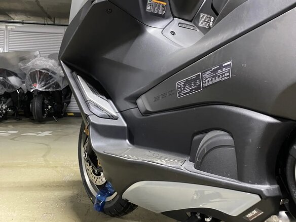 2025 Yamaha TMAX, серый, 1650000 рублей - вид 11